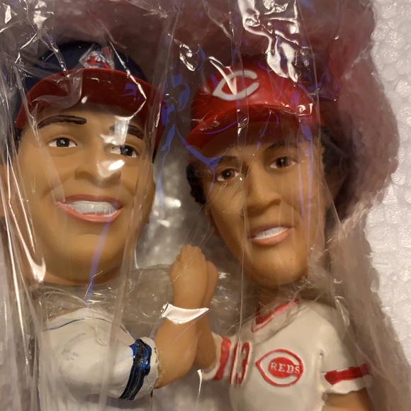 MLB dual bobble head #13 Vizquel & Concepcion gold glove SS. New in box. - Picture 5 of 8